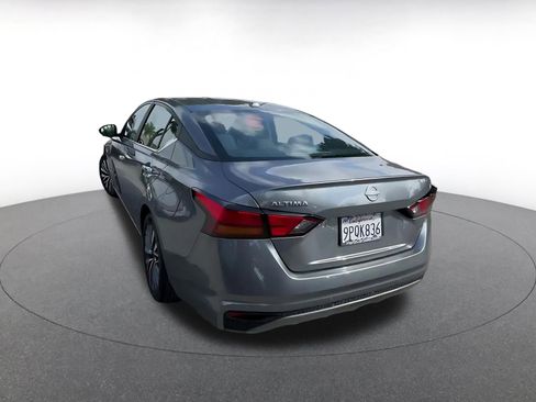 Used 2025 Nissan Altima 2.5 SV image 11