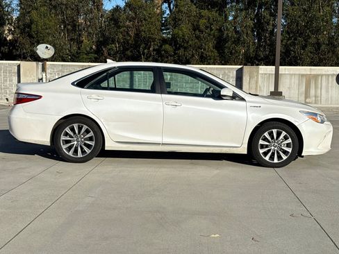 Used 2017 Toyota Camry XLE w/ Moonroof Package image 7