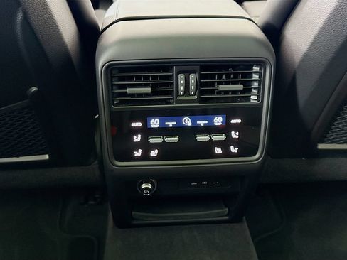 Certified 2025 Porsche Cayenne E-Hybrid AWD/4WD image 27