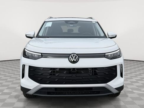 New 2025 Volkswagen Tiguan SE image 8