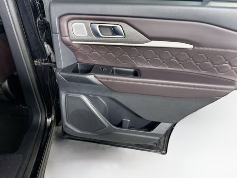 Used 2025 Ford Explorer Platinum w/ LUX Leather Package image 32