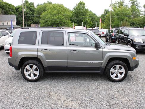 Used 2013 Jeep Patriot Latitude w/ Sun/Sound Group AWD/4WD image 6