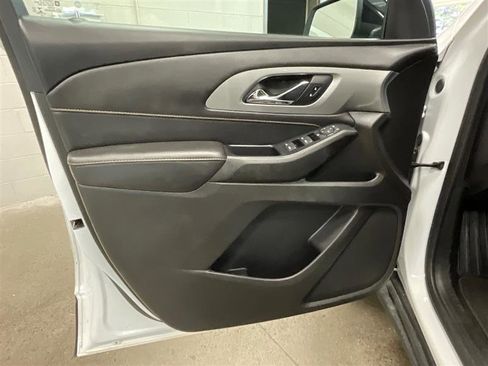 Used 2021 Chevrolet Traverse LS image 10
