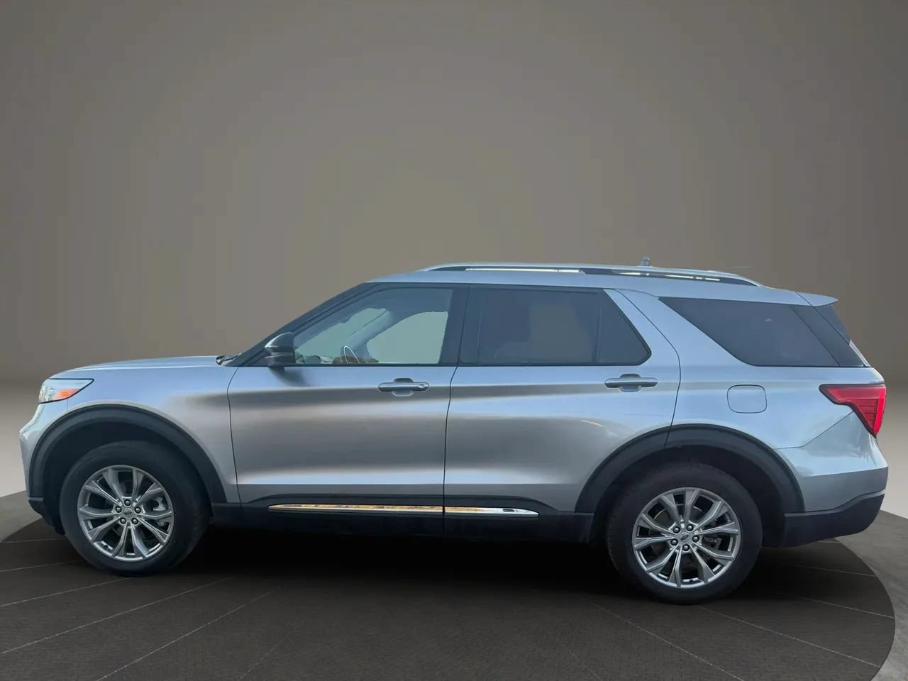 Used 2021 Ford Explorer Limited AWD/4WD image 6