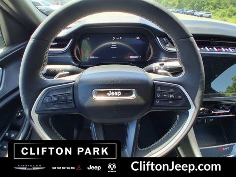 Certified 2025 Jeep Grand Cherokee L Laredo w/ Luxury Tech Group I AWD/4WD image 20