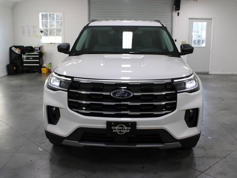 New 2026 Ford Explorer Active w/ Active Comfort Package image 2