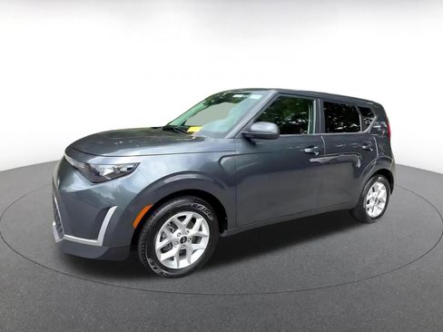 Used 2025 Kia Soul LX w/ LX Technology Package FWD image 7