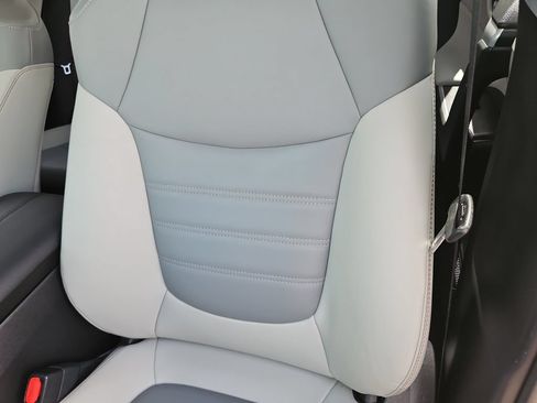 Used 2022 Toyota RAV4 XLE Premium AWD/4WD image 14