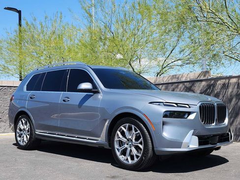 Used 2023 BMW X7 xDrive40i w/ Executive Package AWD/4WD image 3