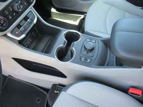 Used 2023 GMC Terrain SLT FWD image 18