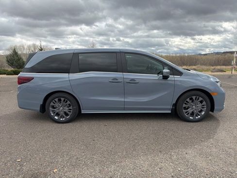 New 2026 Honda Odyssey Touring image 4