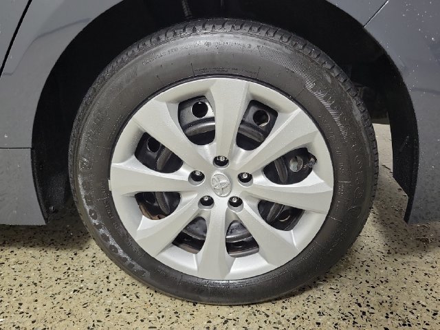 Used 2025 Toyota Corolla LE w/ Convenience Package FWD image 7