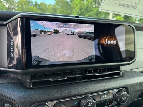 New 2025 Jeep Gladiator Sport image 25