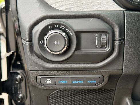 Certified 2025 Jeep Wrangler Unlimited Sahara AWD/4WD image 31