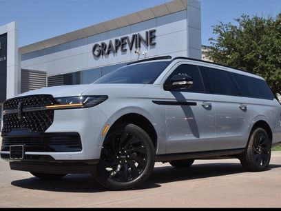 New 2025 Lincoln Navigator L Reserve w/ Jet Appearance Package