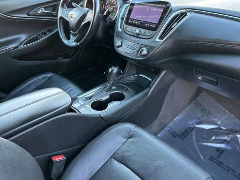 Used 2019 Chevrolet Malibu Hybrid w/ Leather Package image 16