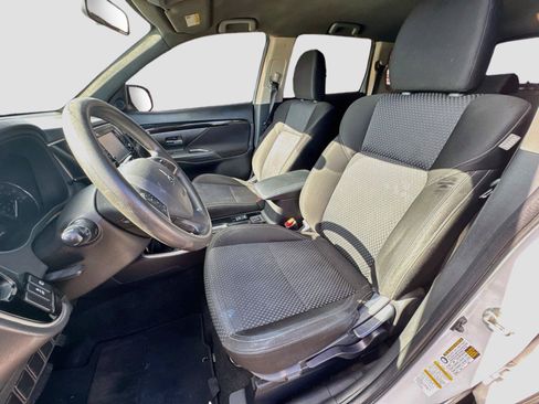 Used 2020 Mitsubishi Outlander ES FWD image 10