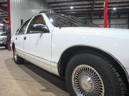 Used 1996 Chevrolet Impala SS RWD image 30