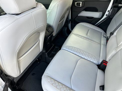 Used 2022 Jeep Wrangler Unlimited Sahara image 12