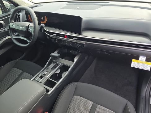 New 2026 Kia Sorento LX FWD image 13