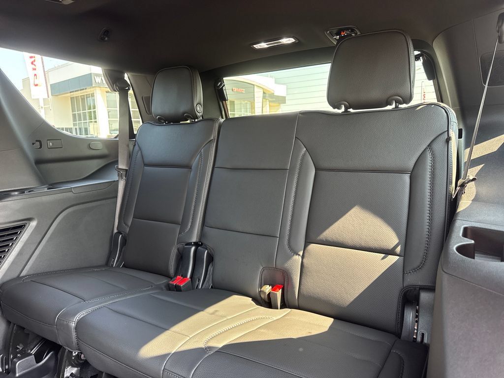 New 2026 GMC Yukon Denali w/ Denali Reserve Package AWD/4WD image 13