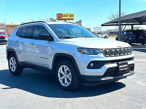 Used 2024 Jeep Compass Latitude AWD/4WD image 10