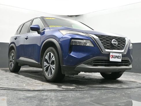 Used 2023 Nissan Rogue SV image 43