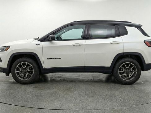 Used 2025 Jeep Compass Trailhawk AWD/4WD image 5