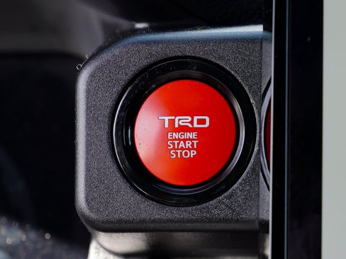 Certified 2025 Toyota Tacoma TRD Off-Road w/ TRD Off Road Upgrade Package AWD/4WD image 39