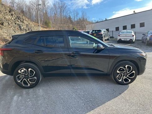 Certified 2024 Chevrolet Trax RS w/ Driver Confidence Package image 5