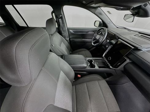 Used 2025 GMC Acadia Elevation image 27