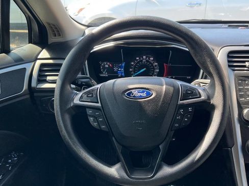 Used 2017 Ford Fusion SE image 10