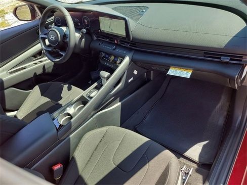 New 2025 Hyundai Elantra SEL image 14
