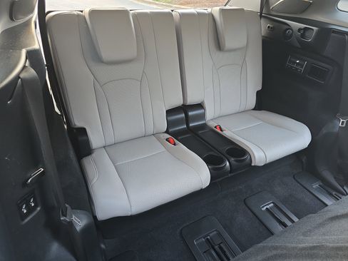 Used 2022 Lexus RX 350L Luxury image 12