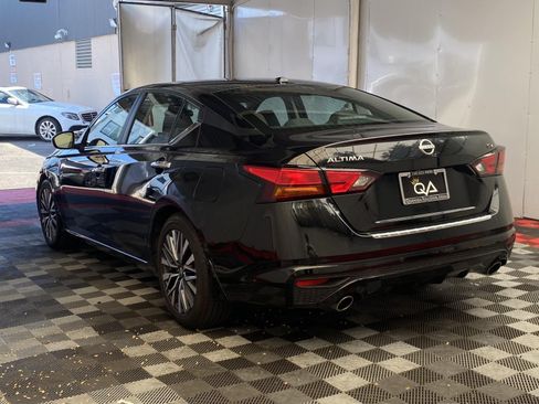 Used 2023 Nissan Altima 2.5 SV w/ SV Premium Package FWD image 3