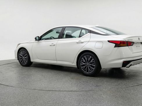 Used 2025 Nissan Altima 2.5 SV image 6