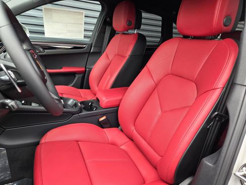 New 2026 Porsche Macan AWD/4WD image 5