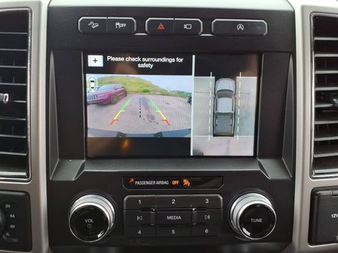 Used 2019 Ford F150 Lariat w/ Equipment Group 502A Luxury AWD/4WD image 17
