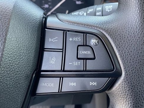 Used 2025 Toyota Sienna LE FWD image 26