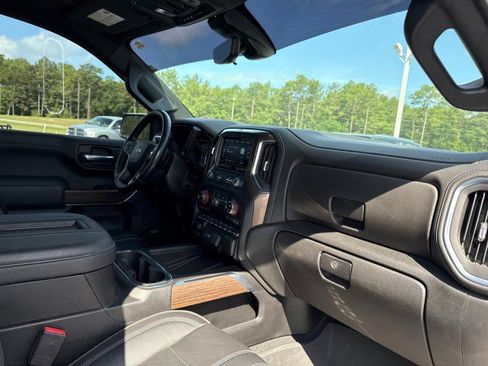 Used 2022 Chevrolet Silverado 1500 High Country w/ Technology Package image 10