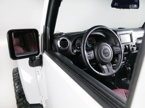 Used 2016 Jeep Wrangler Unlimited Sahara image 22