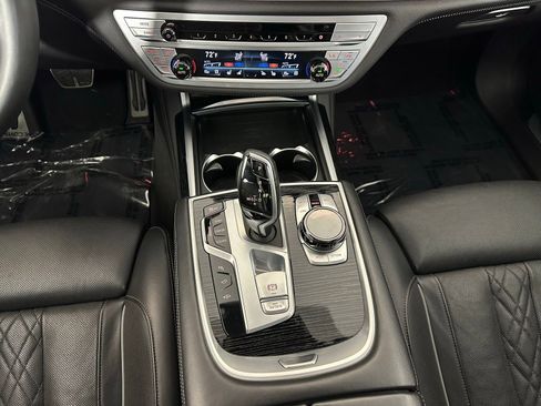 Used 2021 BMW 750i xDrive w/ Luxury Rear Seating Package image 16