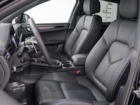 Used 2026 Porsche Macan AWD/4WD image 47