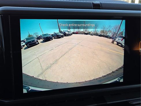 Used 2025 Jeep Wrangler Unlimited Rubicon image 16