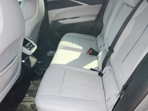 Used 2024 Cadillac Lyriq Luxury image 12