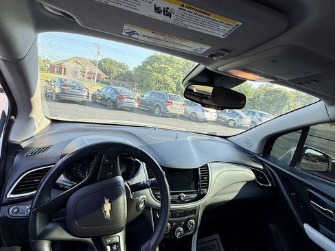 Used 2019 Chevrolet Trax LT AWD/4WD image 5