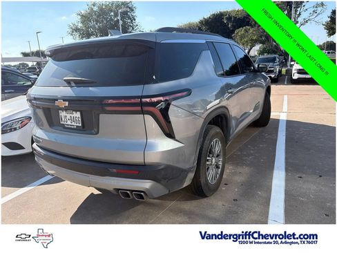 Used 2025 Chevrolet Traverse LT w/ Driver Confidence Package FWD image 8