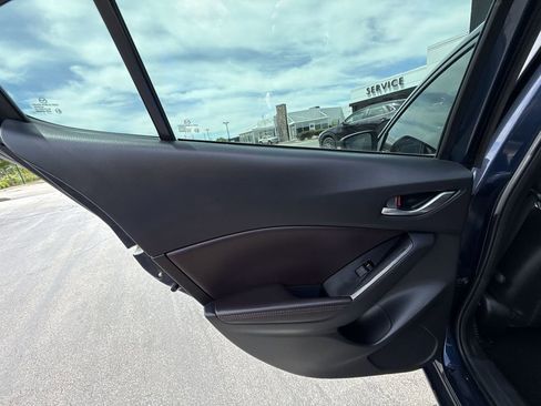 Used 2017 MAZDA MAZDA3 Touring FWD image 22