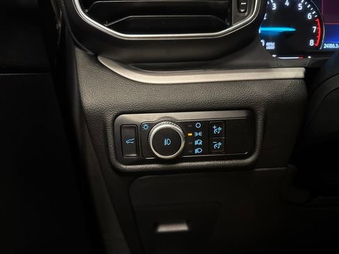Used 2023 Ford Explorer XLT w/ Equipment Group 202A AWD/4WD image 28