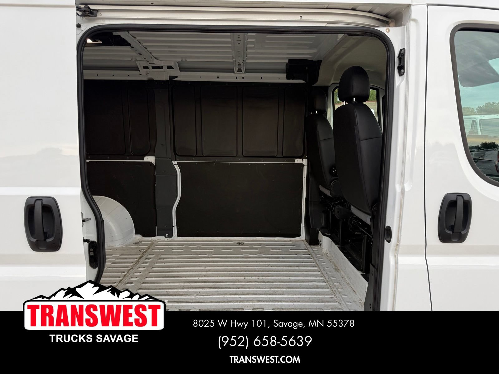 Used 2025 RAM ProMaster 2500 w/ Convenience Group FWD image 12